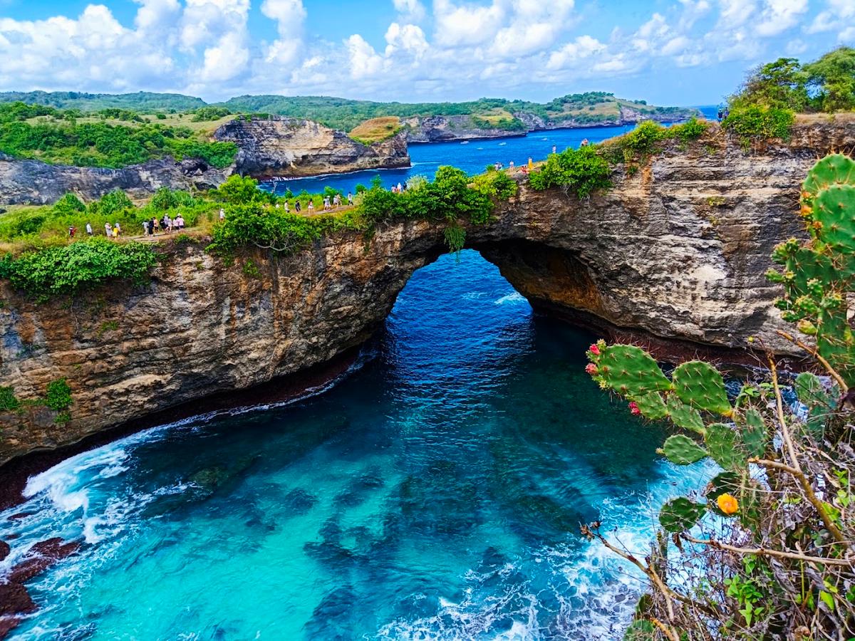 Broken Beach (Pasih Uug) in West Penida, Nusa Penida