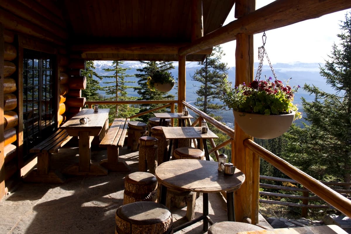 Lake Agnes Tea House in Lake Louise