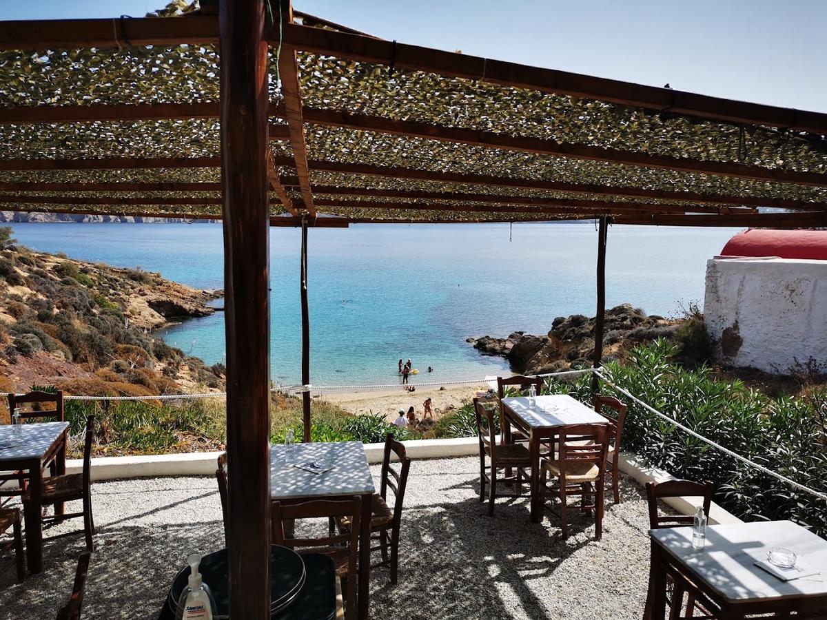 Kiki's Tavern in Agios Sostis, Mykonos