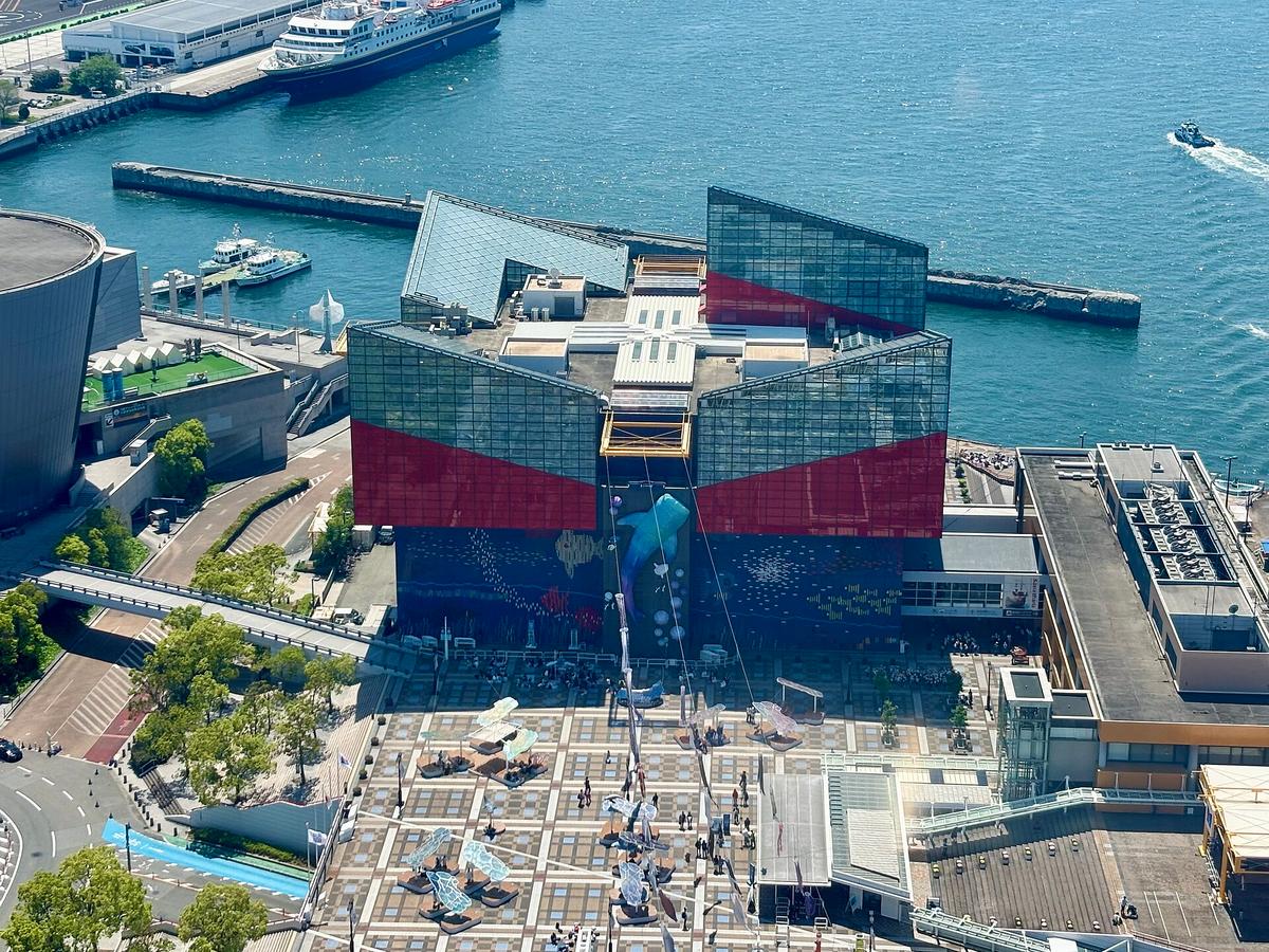 Osaka Aquarium Kaiyukan in Tempozan, Osaka