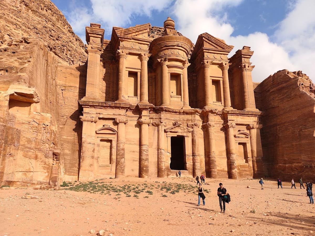 The Siq and Treasury (Al-Khazneh) in Petra & Wadi Musa