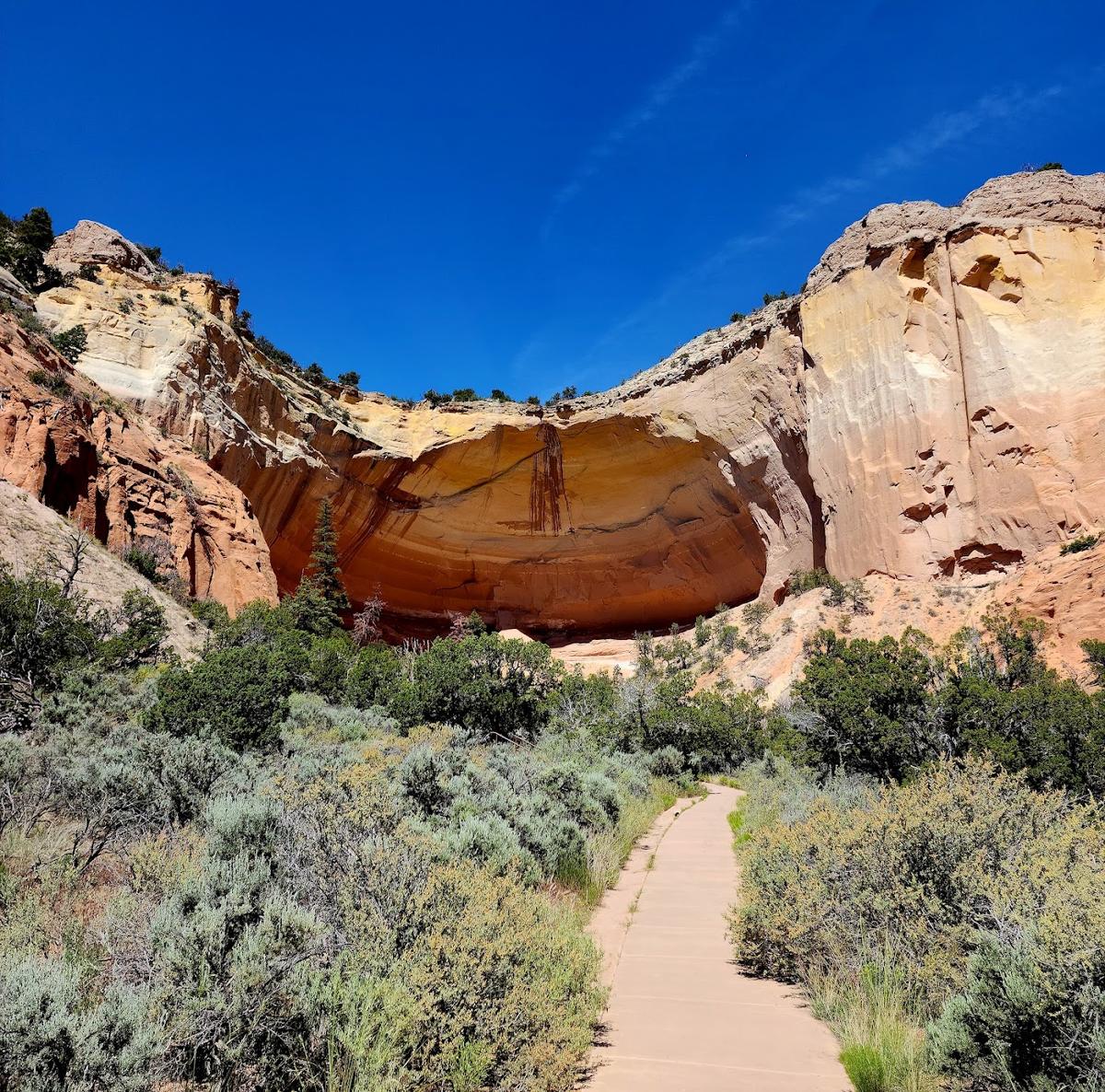 Echo Amphitheater in US-84 north, Abiquiú