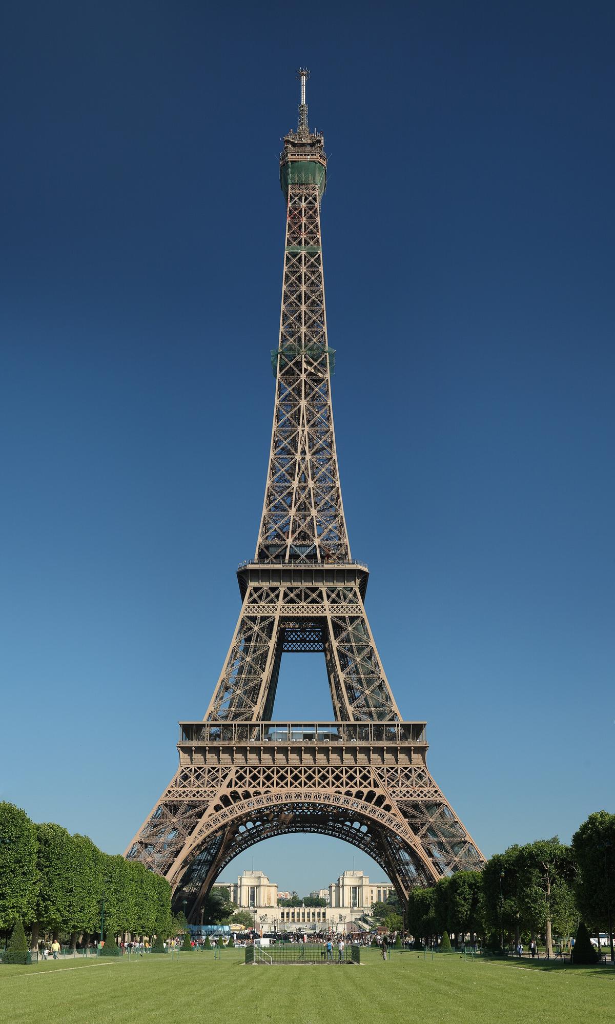 Eiffel Tower in 7th arr., Paris