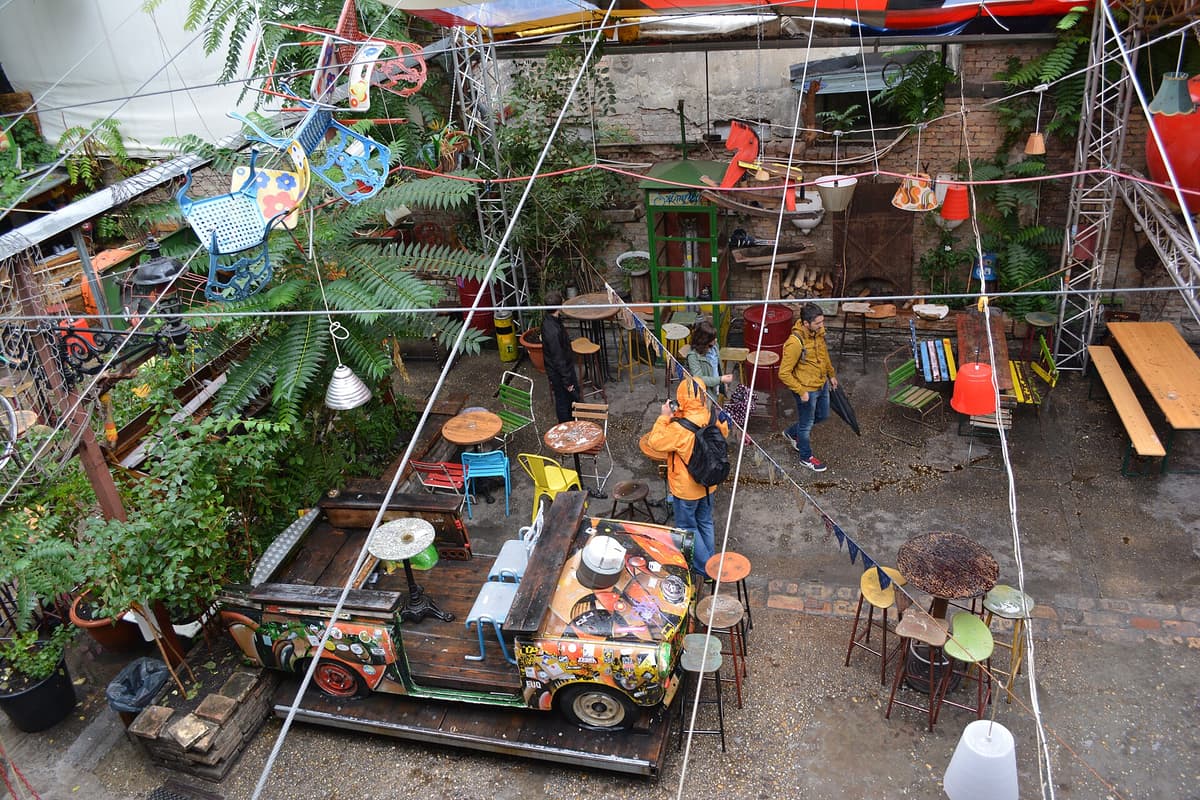 Szimpla Kert in Jewish Quarter, Budapest