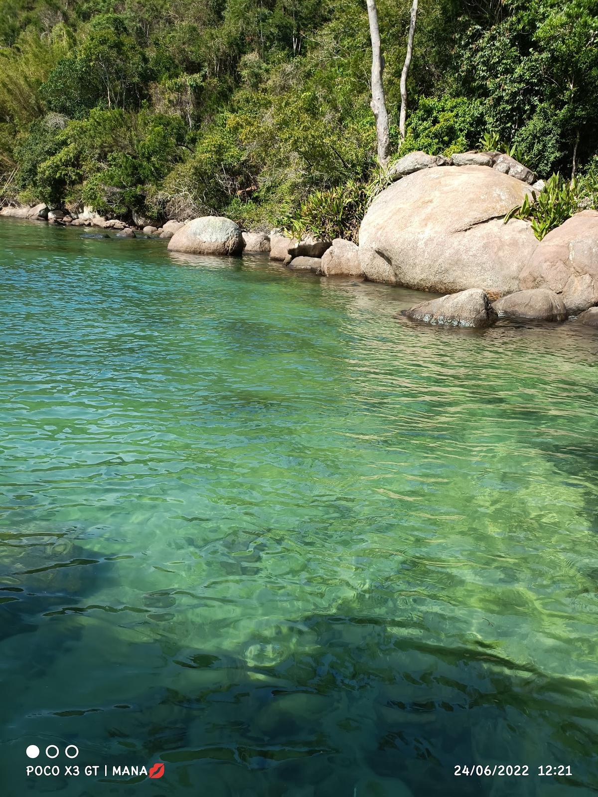 Lagoa Verde in West coast, Ilha Grande
