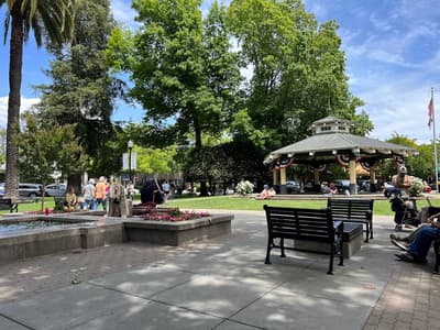 Healdsburg Plaza in Healdsburg