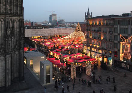 Weihnachtsmarkt am Kölner Dom in Cologne