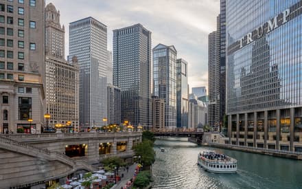 Chicago Riverwalk in The Loop & Chicago River