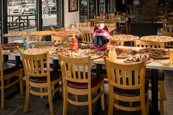 Fong's Pizza in Des Moines