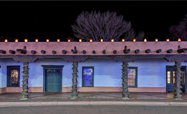 Santa Fe & Albuquerque: Farolito walks, luminarias and Christmas chile