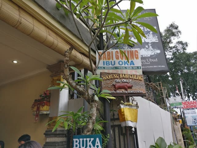 Warung Babi Guling Ibu Oka in Ubud