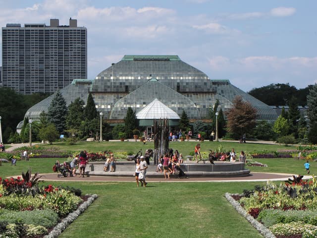 Lincoln Park Conservatory near Lincoln Park