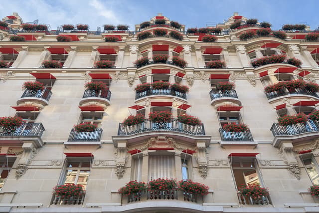 Hôtel Plaza Athénée near Paris