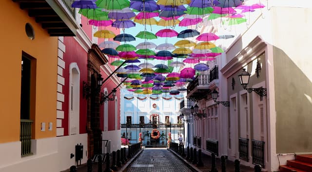 Calle de la Fortaleza near Old San Juan